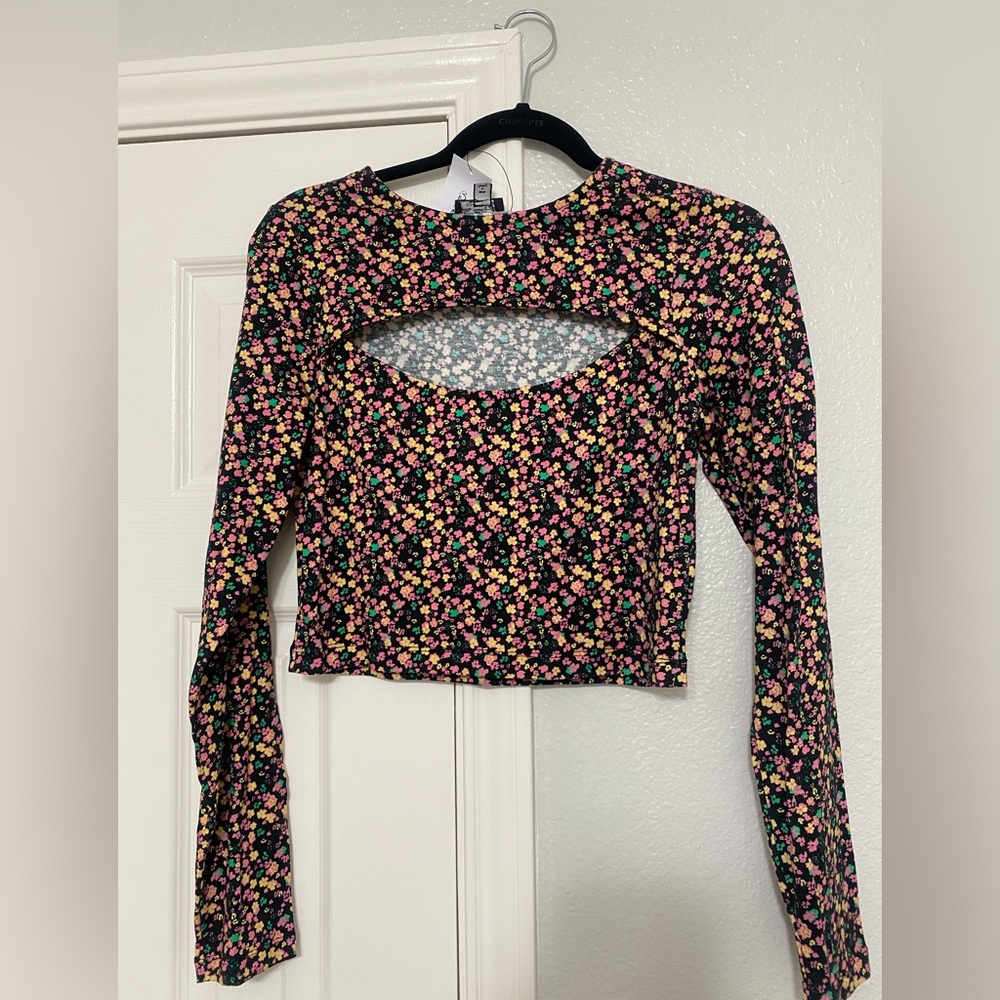 Ditsy print cut-out crop top